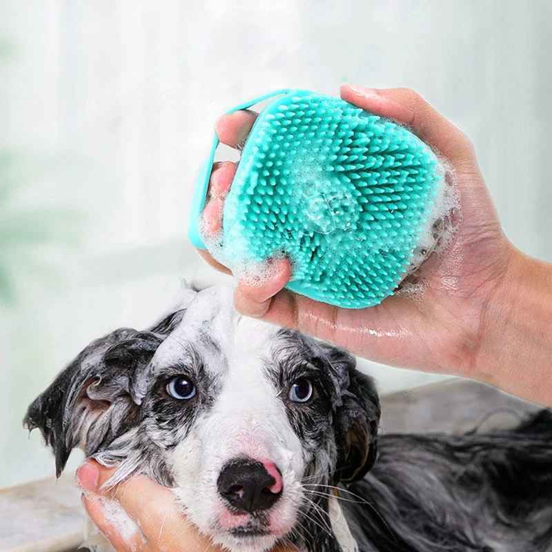 Massageborste för hund & katt – med schampobehållare